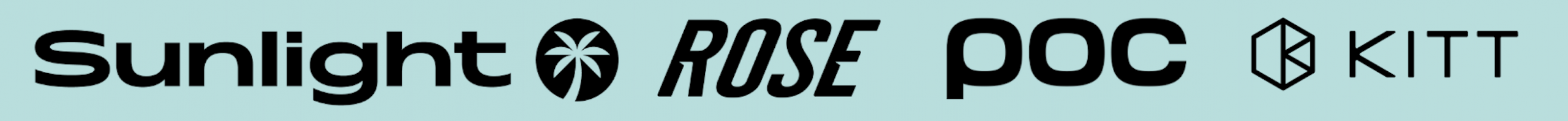 Schwarze Logos und Namen von vier Marken - Sunlight (mit einem Palmensymbol), ROSE, poc und KITT (mit einem geometrischen Symbol) - werden auf einem hellblauen Hintergrund angezeigt.